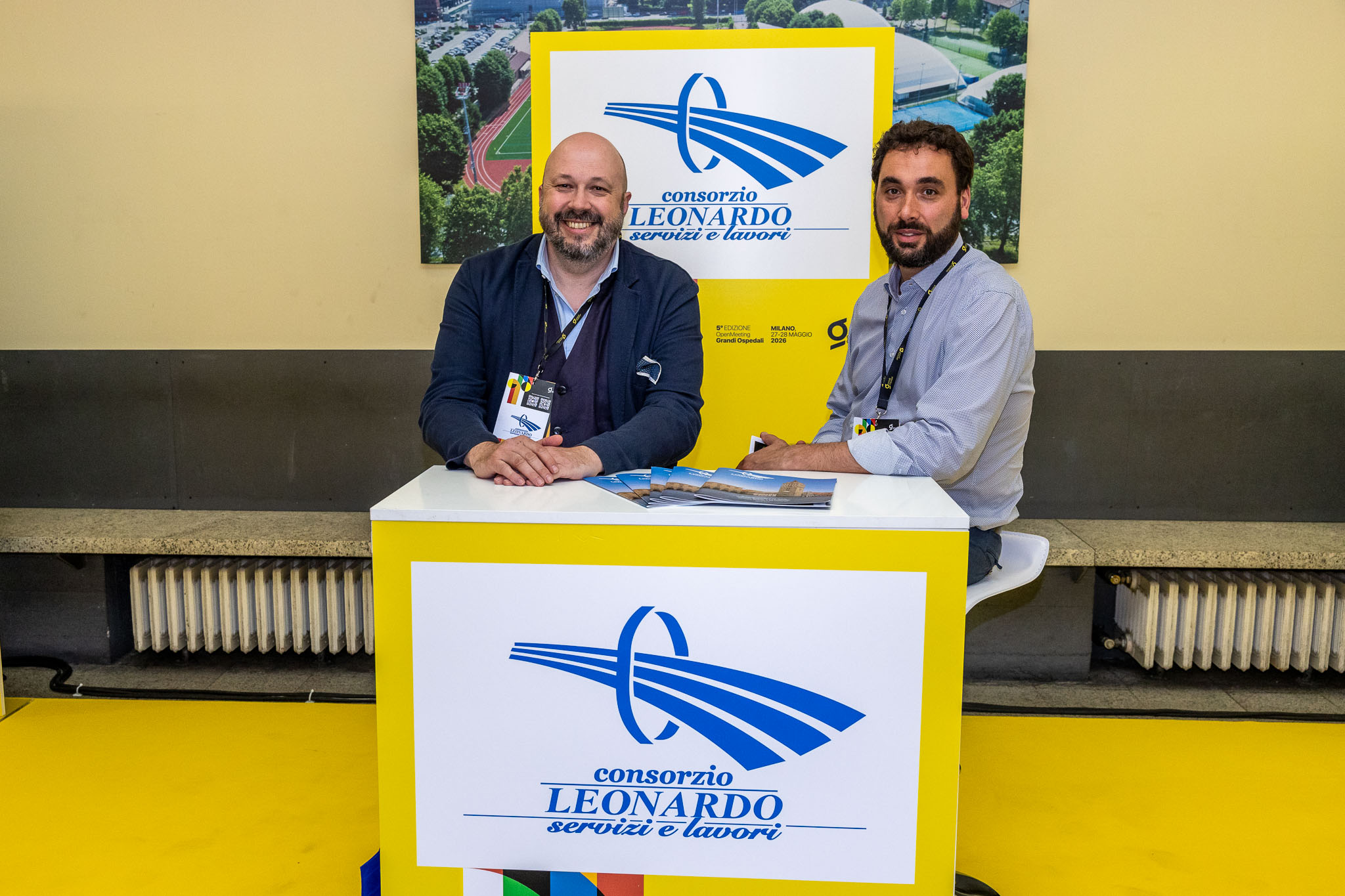 Filippo Morosi e Lorenzo Ciani allo stand Consorzio Leonardo al 5° OpenMeeting Grandi Ospedali 2026 - Milano